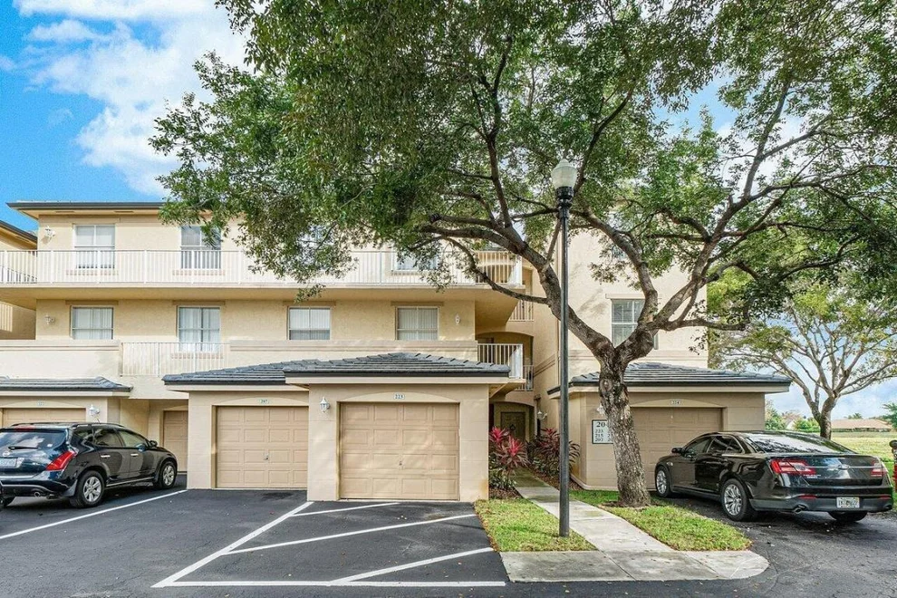 Unit for sale at 2040 Greenview Shores Boulevard, Wellington, FL 33414