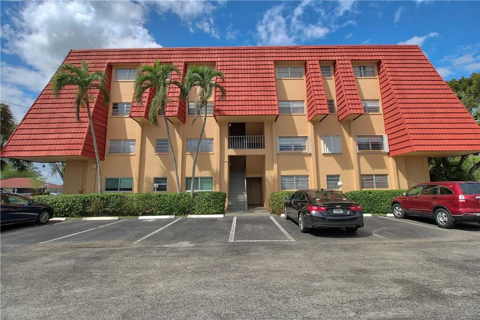 Unit for sale at 22605 SW 66th Avenue, Boca Raton, FL 33428