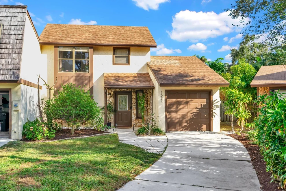 Unit for sale at 1022 Raintree Drive, Palm Beach Gardens, FL 33410