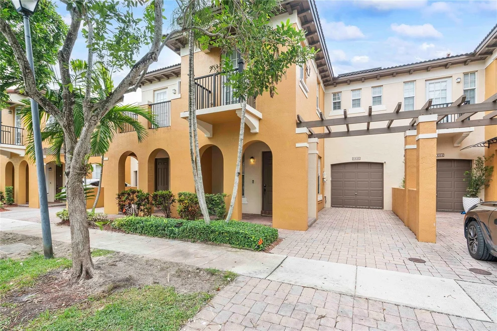 Unit for sale at 4442 Arabian Way, Fort Lauderdale, FL 33328