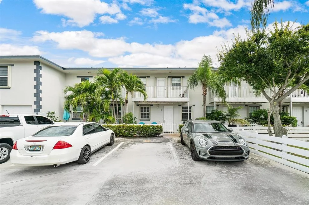 Unit for sale at 322 W Pine Street, Lantana, FL 33462