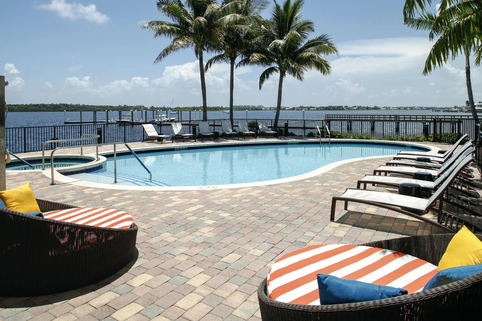 Unit for sale at 2686 N Federal Highway, Boynton Beach, FL 33435