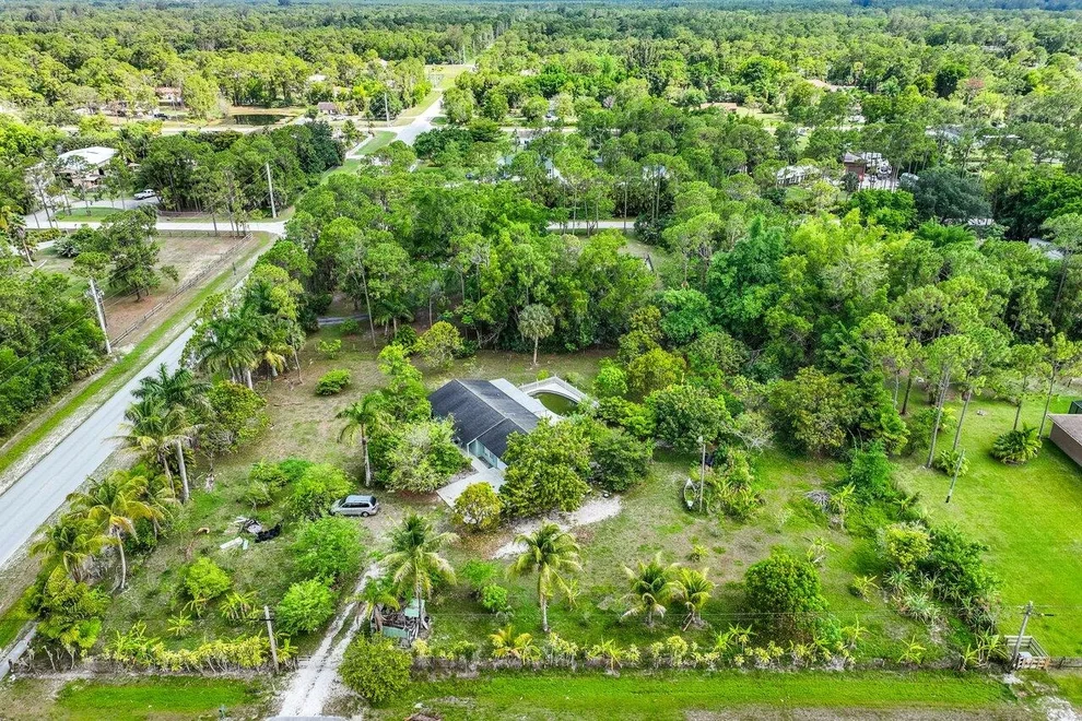 Unit for sale at 13484 N 54th Lane N, The Acreage, FL 33411