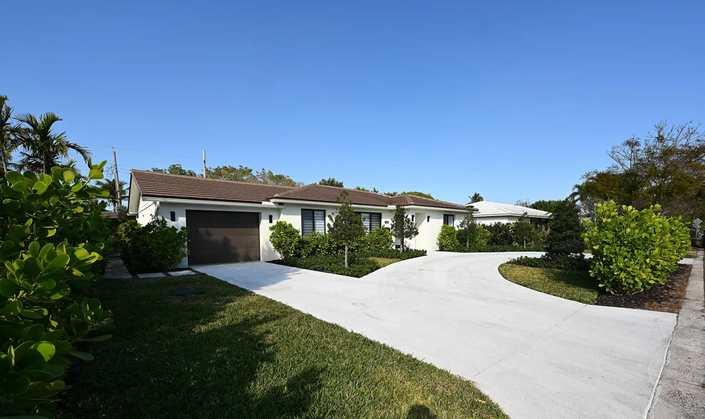 Unit for sale at 333 Alhambra Place, West Palm Beach, FL 33405