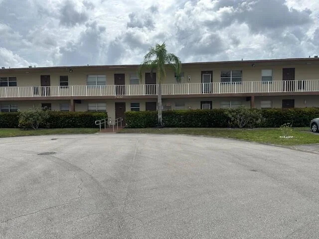 Unit for sale at 7400 NW 4th Place, Margate, FL 33063