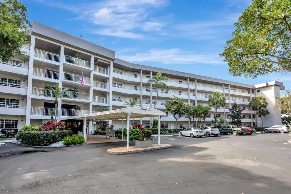 Unit for sale at 565 Oaks Lane, Pompano Beach, FL 33069