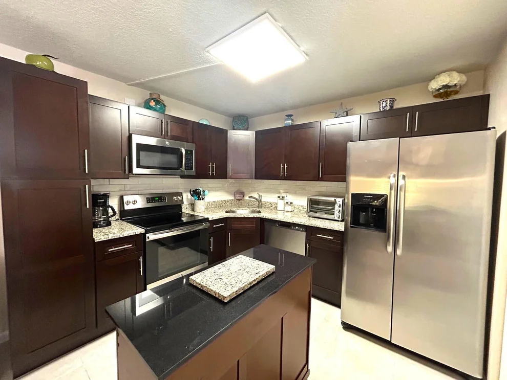 Unit for sale at 433 Pine Glen Lane, Greenacres, FL 33463