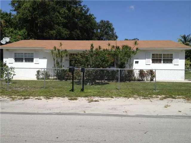 Unit for sale at 16501 NE 5th Avenue, Miami, FL 33162