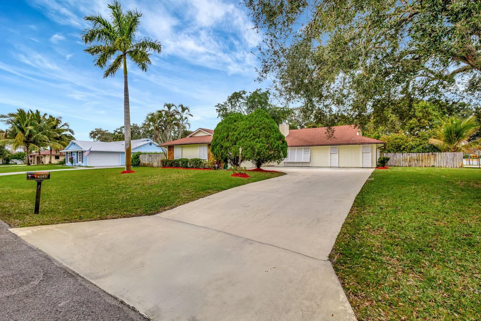 Unit for sale at 6185 White Oak Court, Jupiter, FL 33458