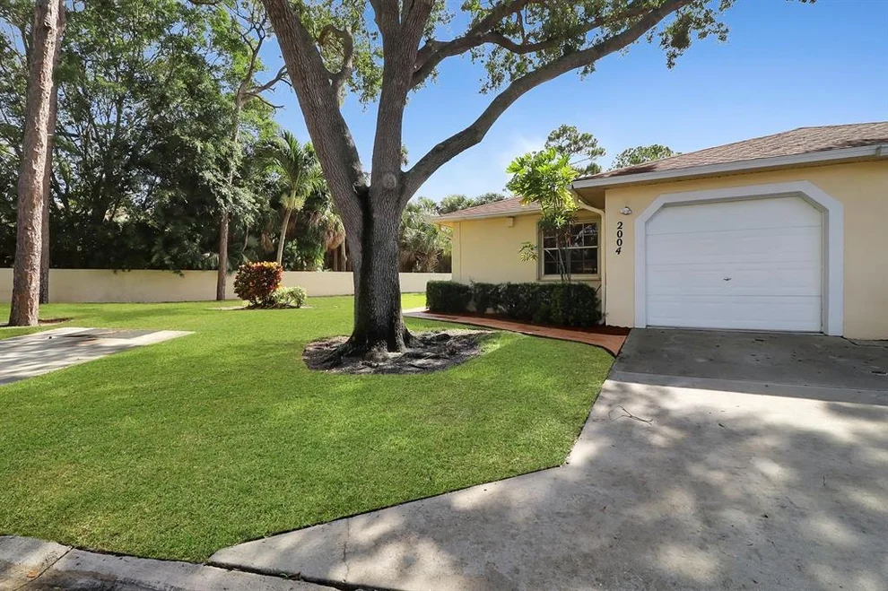 Unit for sale at 2004 Maplewood Drive, Greenacres, FL 33415