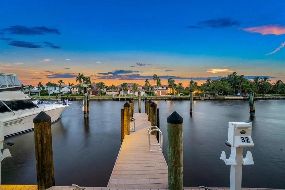Unit for sale at 300 Captains Walk, Delray Beach, FL 33483