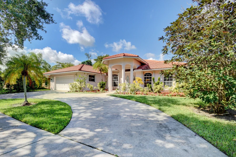 Unit for sale at 157 Kapok Crescent, Royal Palm Beach, FL 33411