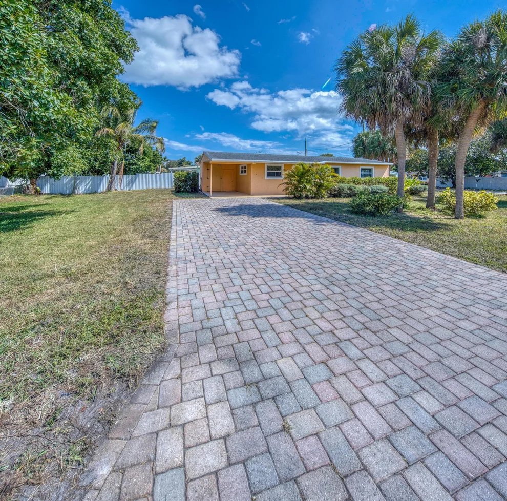 Unit for sale at 3578 Coconut Road, Palm Springs, FL 33461