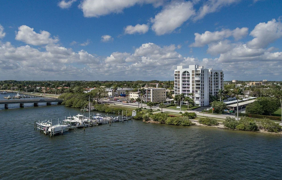 Unit for sale at 3901 S Flagler Drive, West Palm Beach, FL 33405