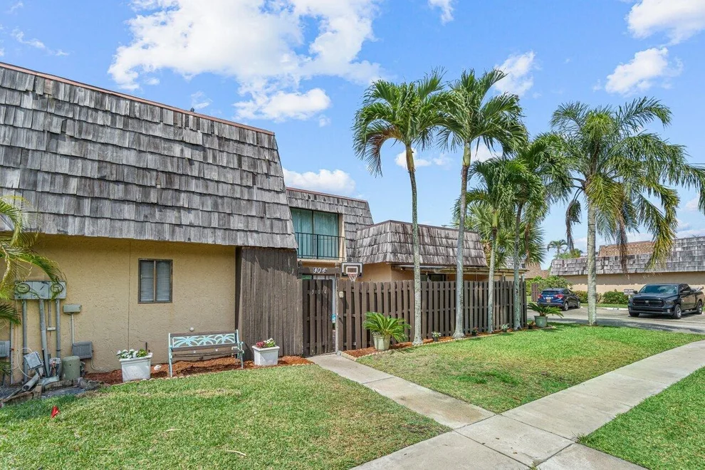 Unit for sale at 904 Waterview Drive, Palm Springs, FL 33461