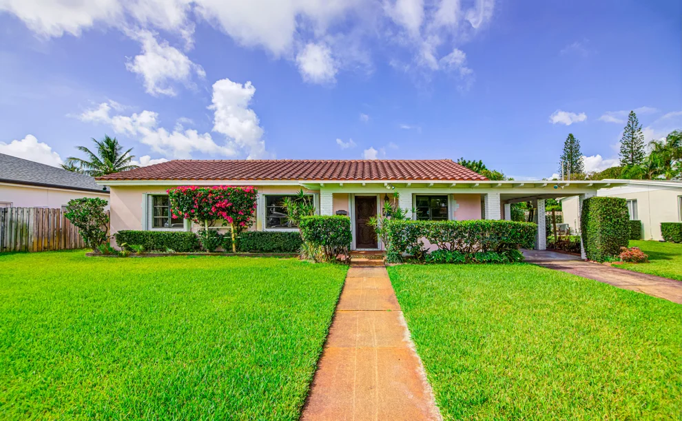 Unit for sale at 250 Alhambra Place, West Palm Beach, FL 33405
