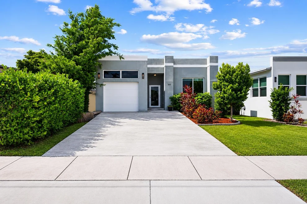 Unit for sale at 160 NE 35th Street, Oakland Park, FL 33334