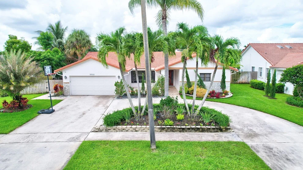 Unit for sale at 9900 NW 11th Street, Plantation, FL 33322
