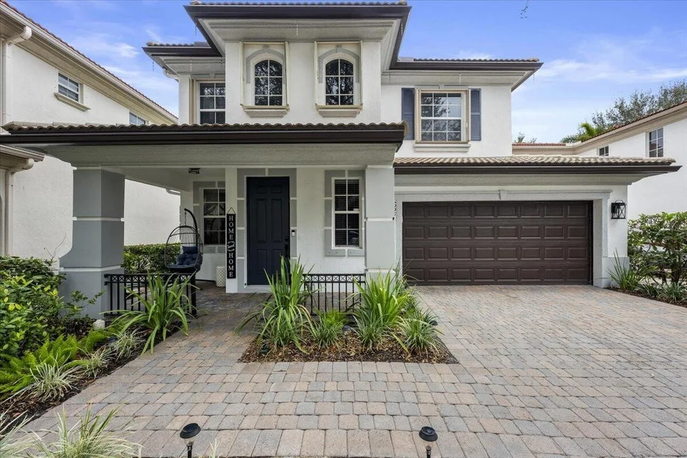 Unit for sale at 627 Castle Drive, Palm Beach Gardens, FL 33410