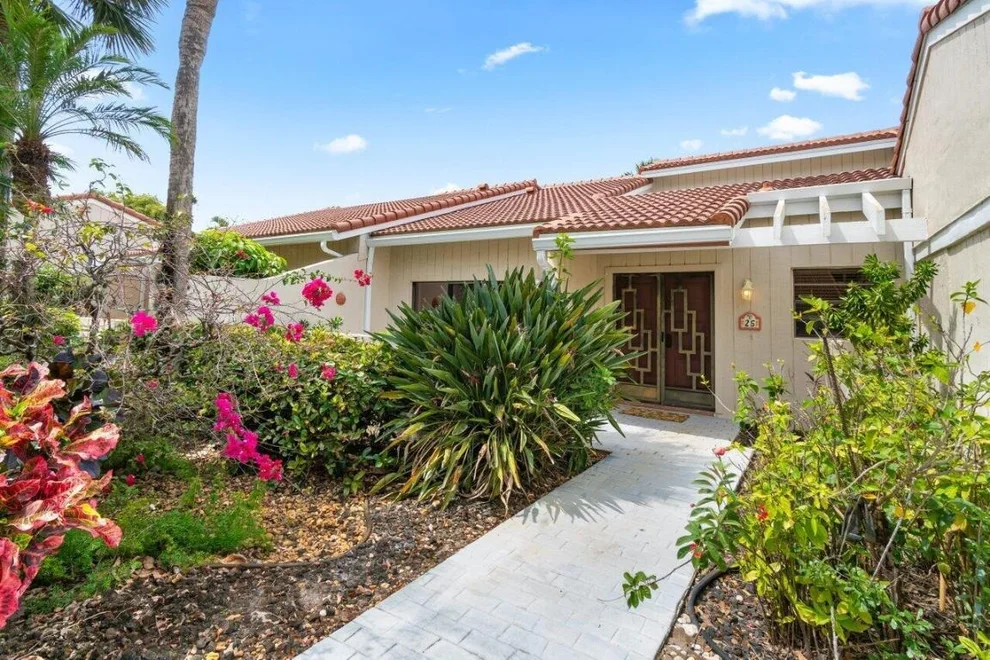 Unit for sale at 25 Glens Drive W, Boynton Beach, FL 33436