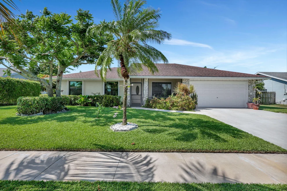 Unit for sale at 172 Roycourt Circle, Royal Palm Beach, FL 33411