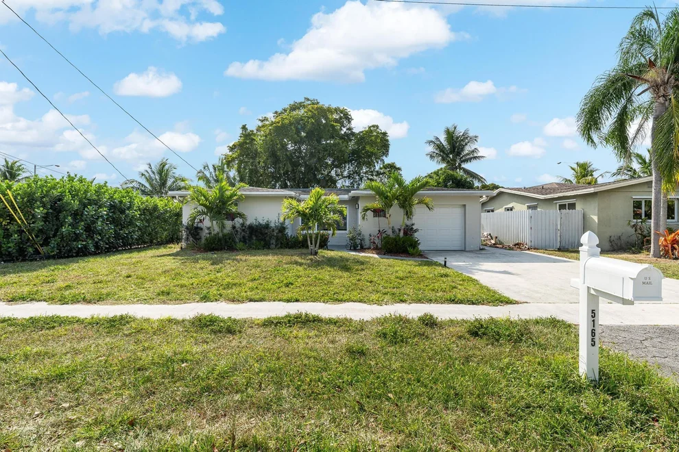 Unit for sale at 5165 SW 95th Avenue, Cooper City, FL 33328