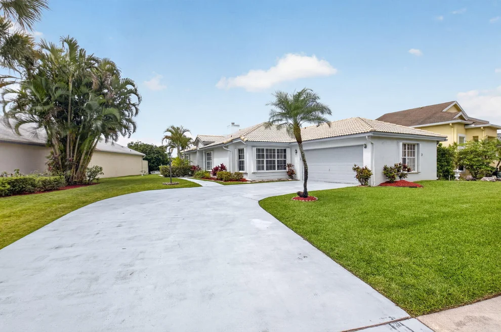 Unit for sale at 6413 Lansdowne Circle, Boynton Beach, FL 33472