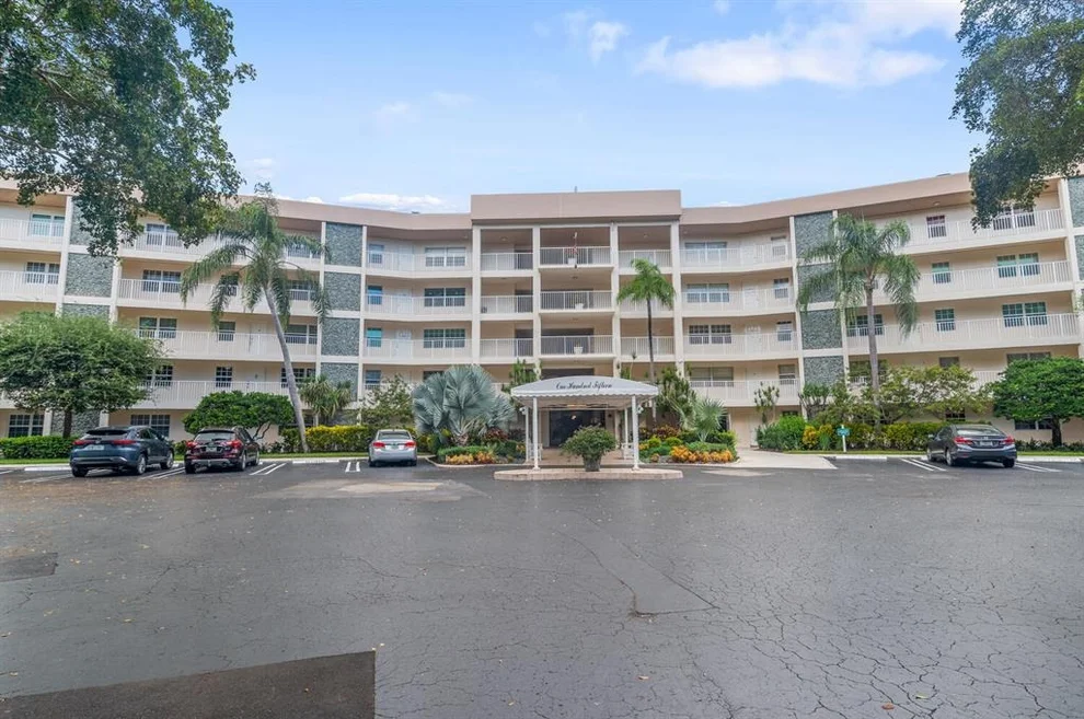 Unit for sale at 3505 Oaks Way, Pompano Beach, FL 33069