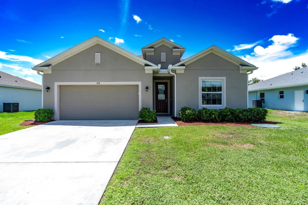 Unit for sale at 742 SE Majestic Terrace, Port St Lucie, FL 34983