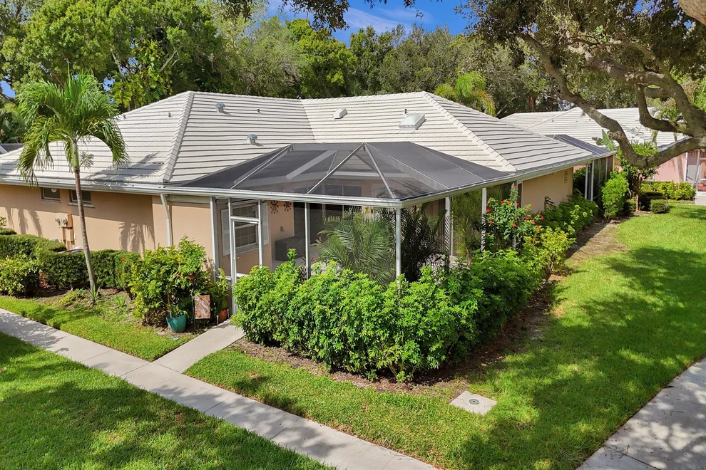 Unit for sale at 4202 Ridgewood Court, Palm Beach Gardens, FL 33403