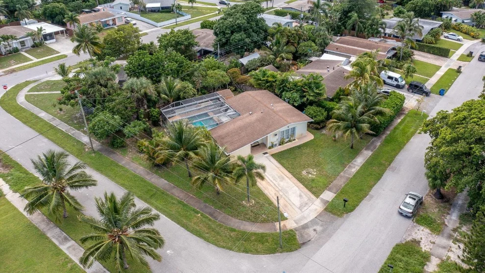 Unit for sale at 1002 W Broome Street, Lantana, FL 33462