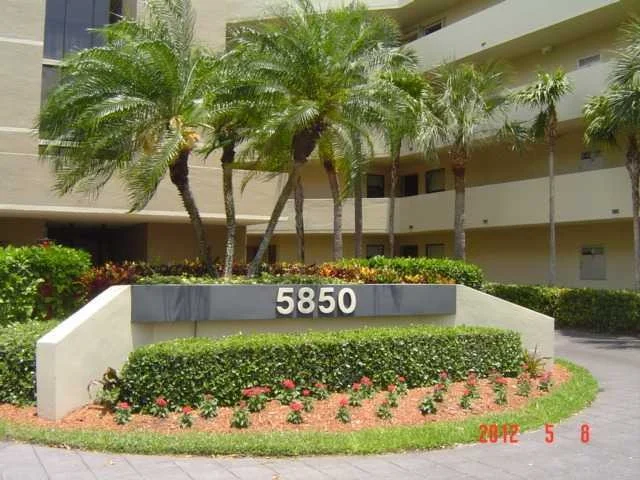 Unit for sale at 5850 Camino Del Sol, Boca Raton, FL 33433