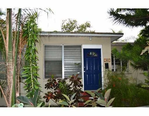 Unit for sale at 906 S 19th Avenue, Hollywood, FL 33020