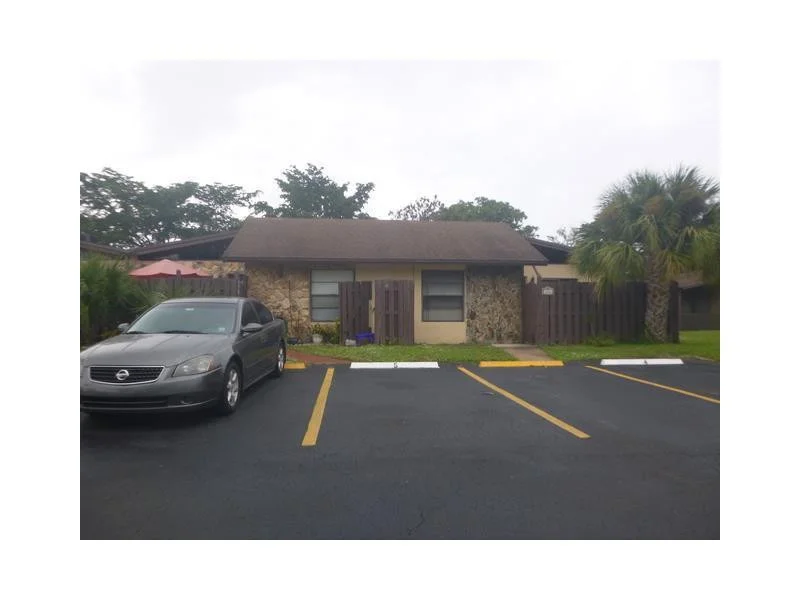 Unit for sale at 106 Gate Road, Hollywood, FL 33024