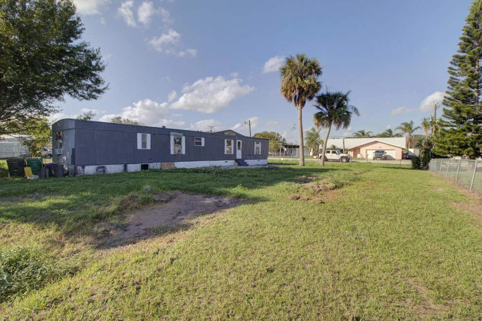 Unit for sale at 4032 SE 28th Street, Okeechobee, FL 34974