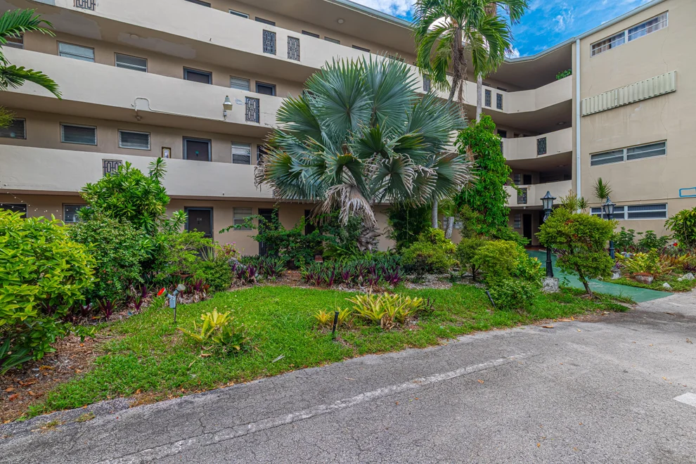 Unit for sale at 1660 NE 191st Street, Miami, FL 33179