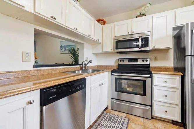 Unit for sale at 5580 Lakeside Drive, Margate, FL 33063