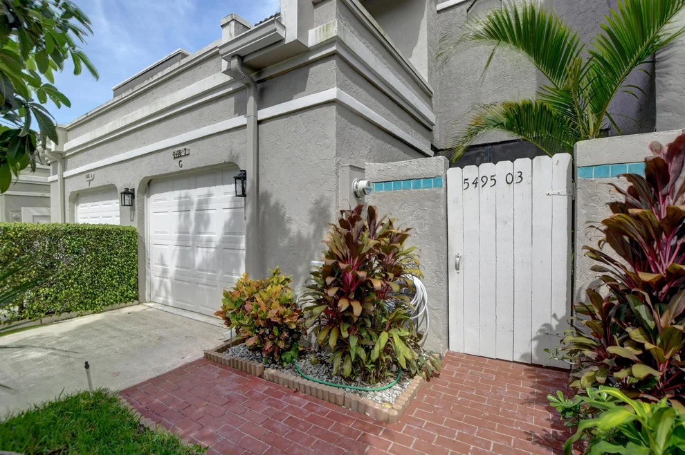 Unit for sale at 5495 Monterey Circle, Delray Beach, FL 33484