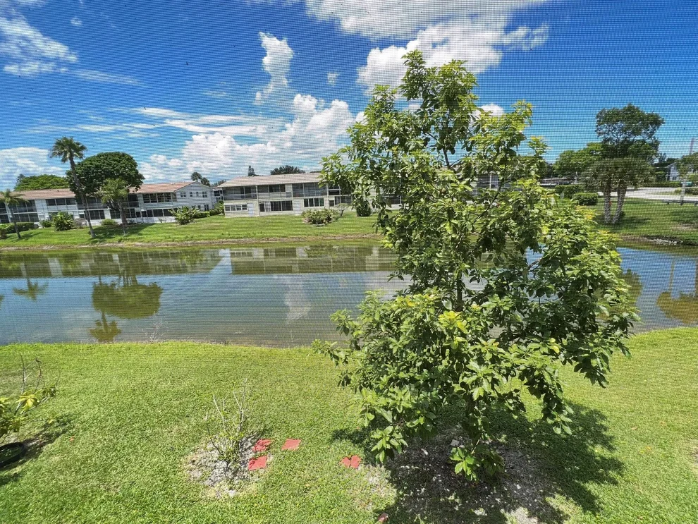 Unit for sale at 140 Camden F, West Palm Beach, FL 33417