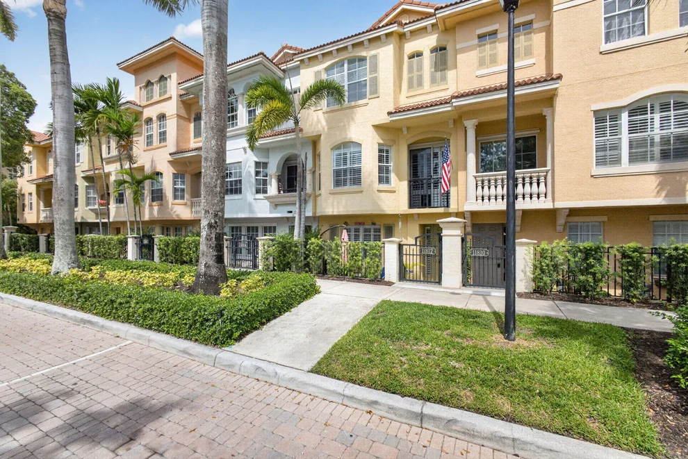 Unit for sale at 11812 Valencia Gardens Avenue, Palm Beach Gardens, FL 33410