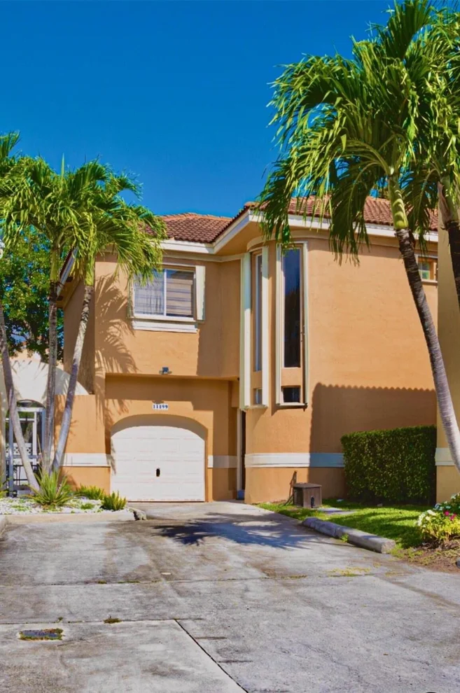 Unit for sale at 11199 Lakeview Drive, Coral Springs, FL 33071