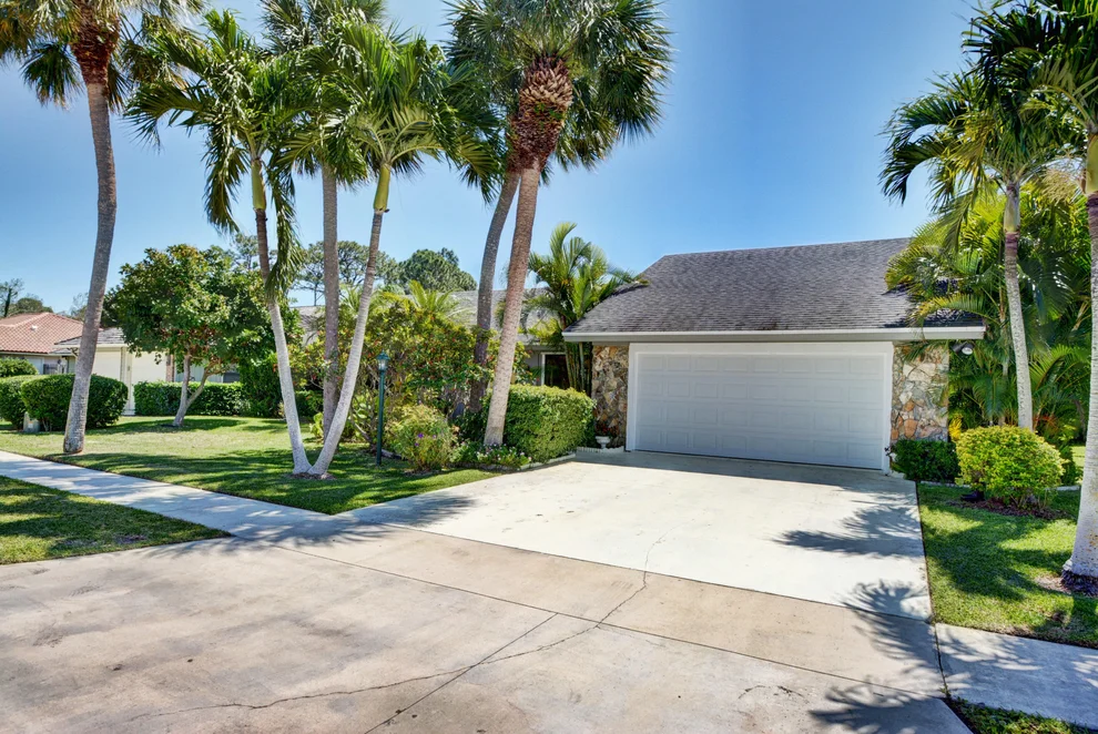 Unit for sale at 2836 Biarritz Drive, Palm Beach Gardens, FL 33410