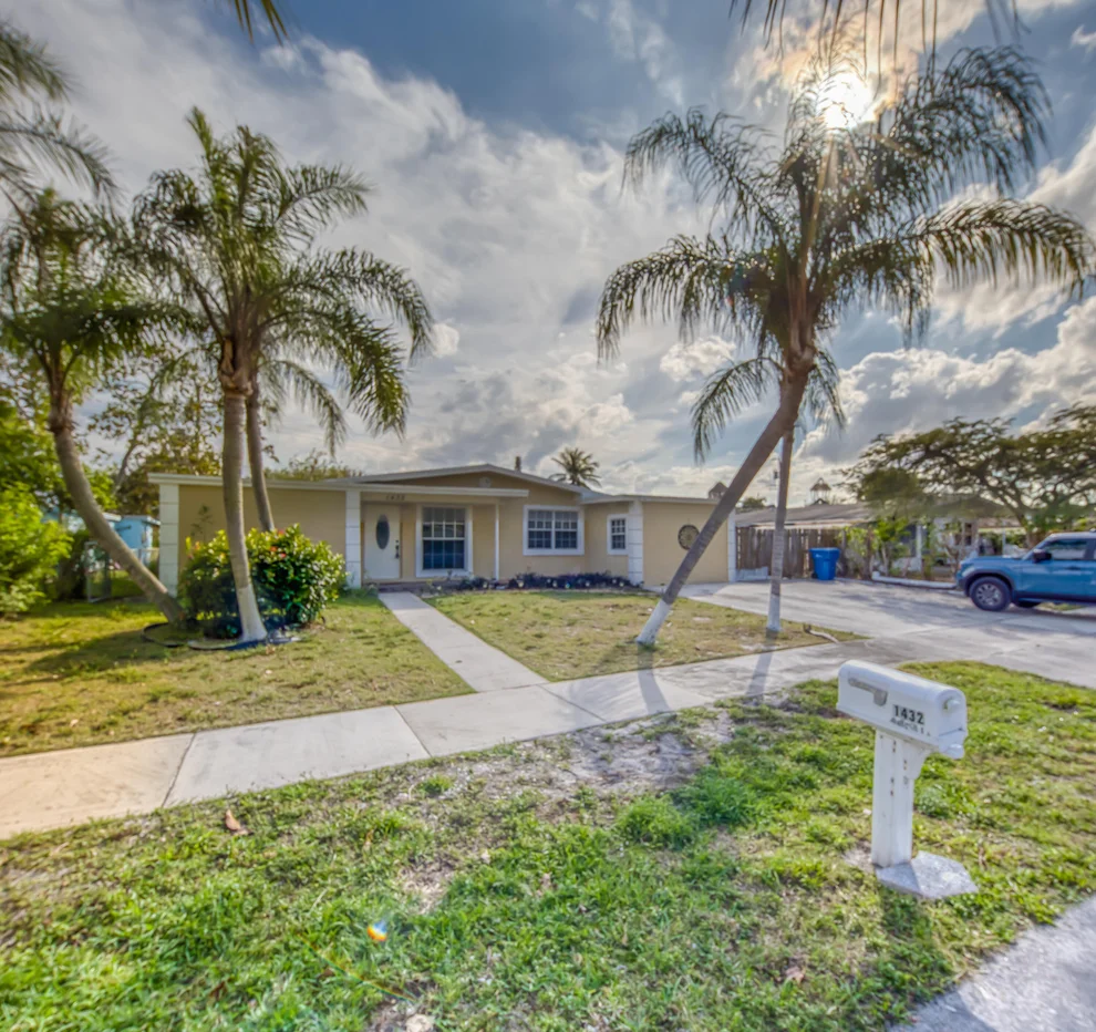Unit for sale at 1432 W Bloxham Street, Lantana, FL 33462