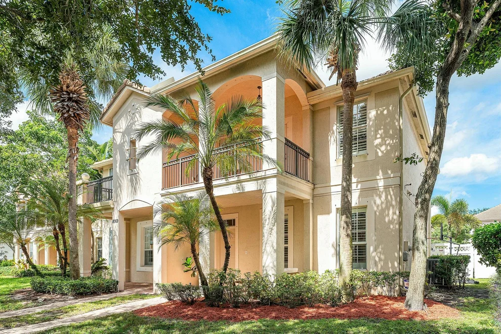 Unit for sale at 8067 Murano Circle, Palm Beach Gardens, FL 33418