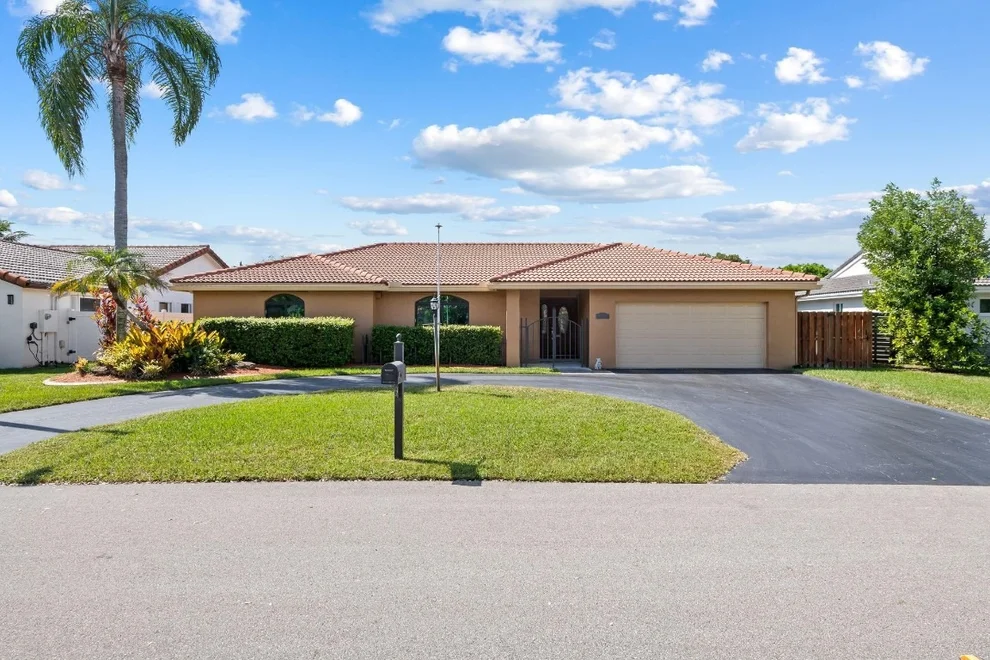 Unit for sale at 6221 Sedgewyck Circle, Davie, FL 33331