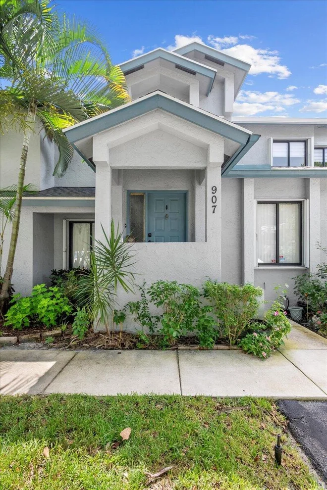 Unit for sale at 907 Harbour Pointe Way, Greenacres, FL 33413