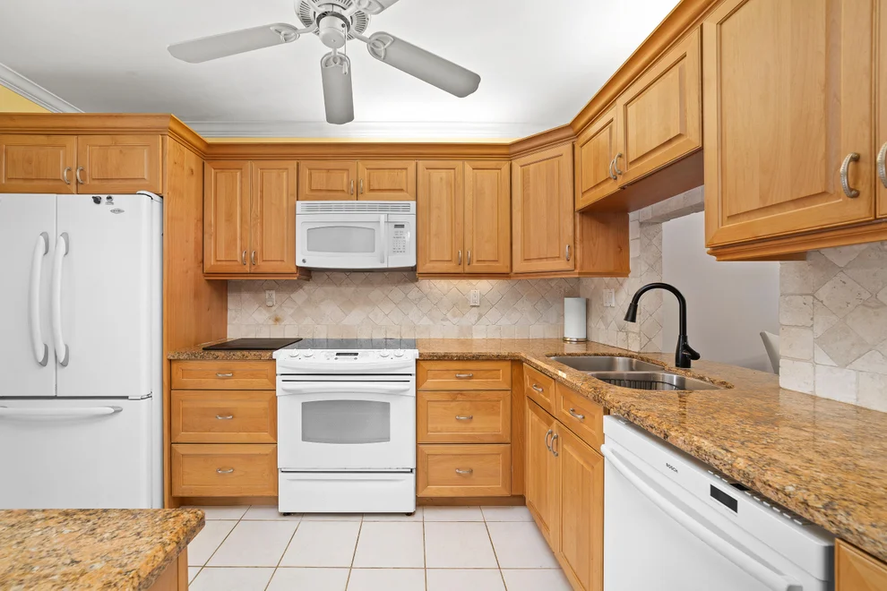 Unit for sale at 860 SE 6th Avenue, Deerfield Beach, FL 33441