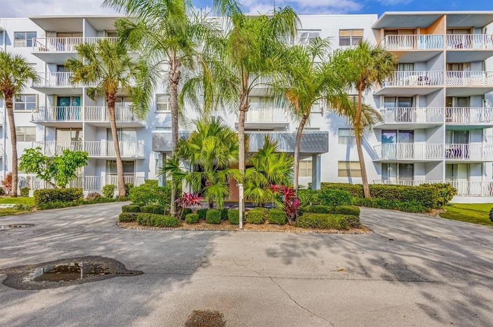Unit for sale at 470 Executive Center Drive, West Palm Beach, FL 33401
