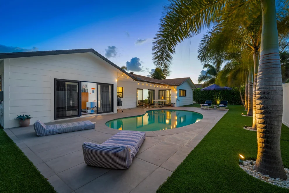 Unit for sale at 833 NW 6th Terrace, Boca Raton, FL 33486