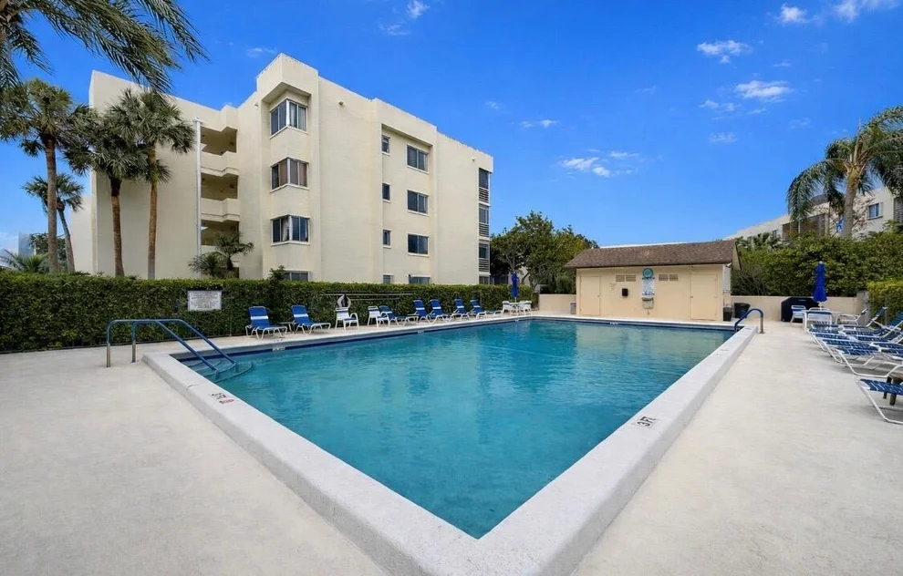 Unit for sale at 3178 Via Poinciana, Lake Worth, FL 33467
